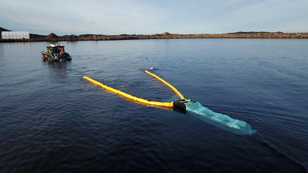 3 boats that make a marine sweeper system that collects plastic waste from the sea.